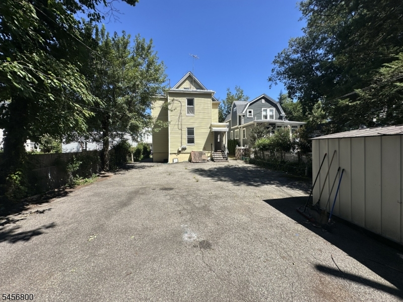 84 Arnold Ter Property Photo 4
