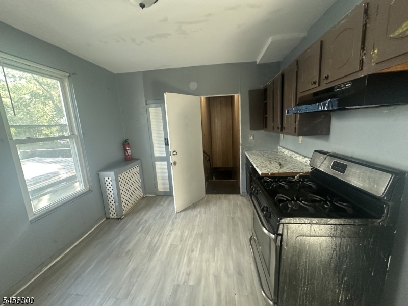 84 Arnold Ter Property Photo 8