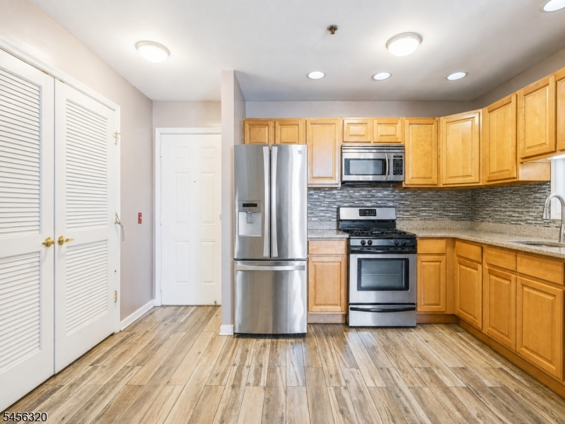 19 Market Street 401 Property Photo 3