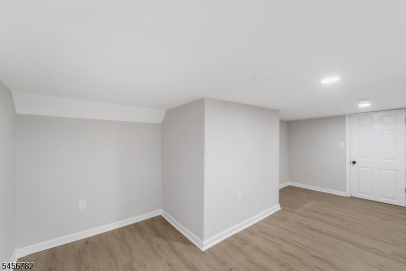 420 John St Property Photo 31