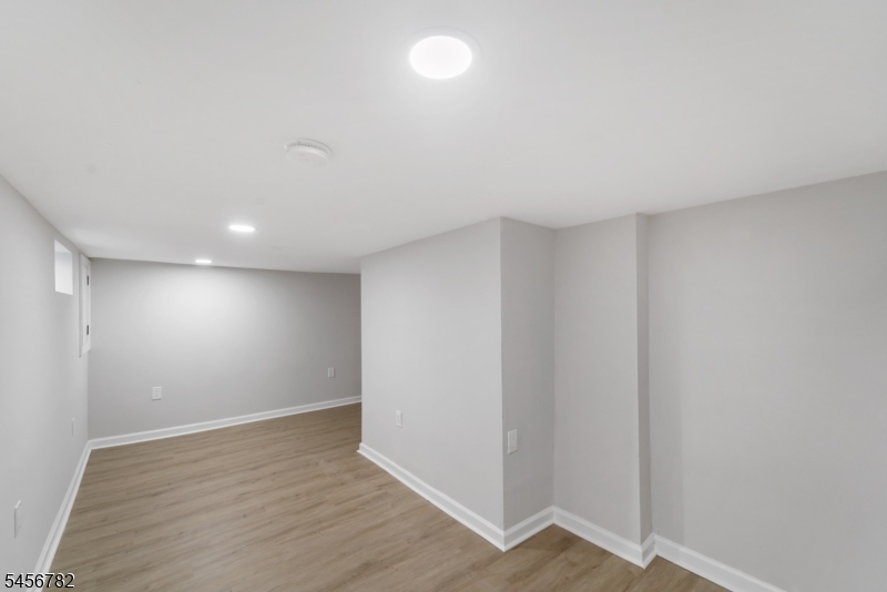 420 John St Property Photo 33