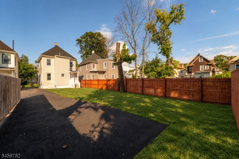 420 John St Property Photo 36