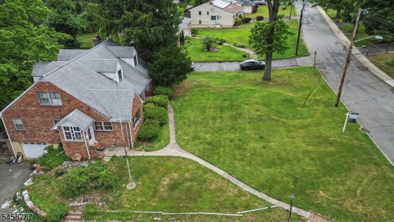 321 Saint Cloud Ave Property Photo 8
