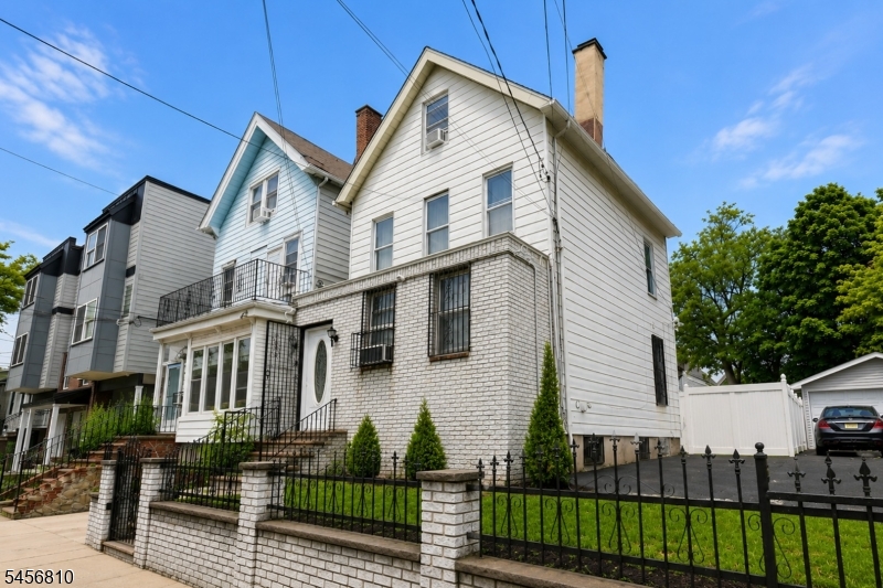 55 Winthrop St Property Photo 1