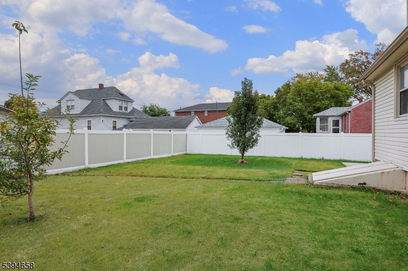 825 Dennis Pl Property Photo 22