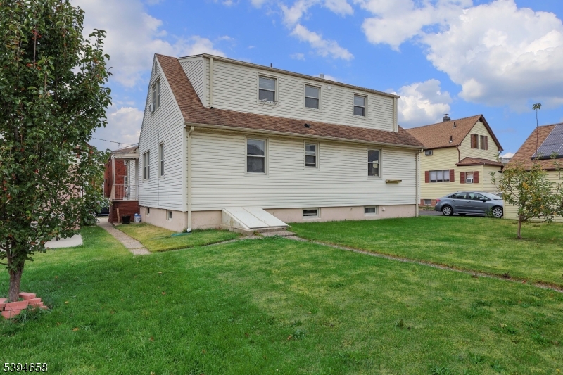 825 Dennis Pl Property Photo 24