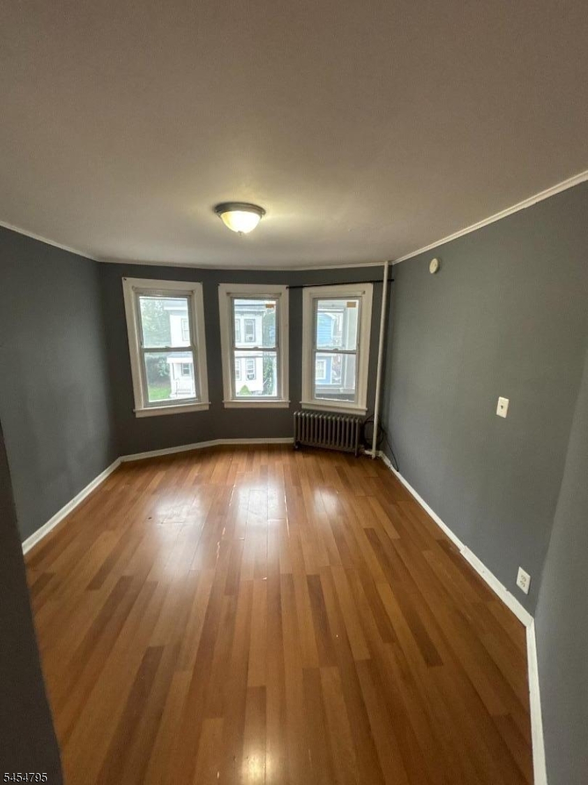 28 Leslie Pl 2 Property Photo 6