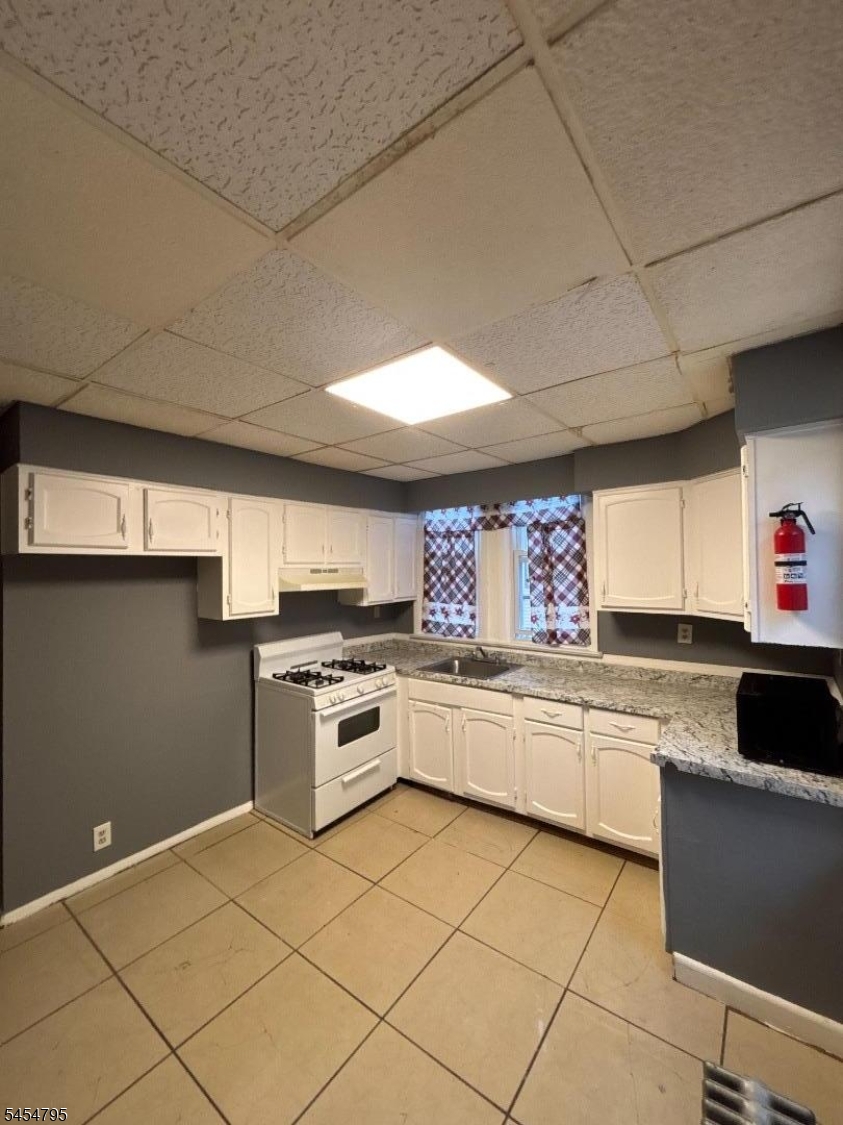 28 Leslie Pl 2 Property Photo 15