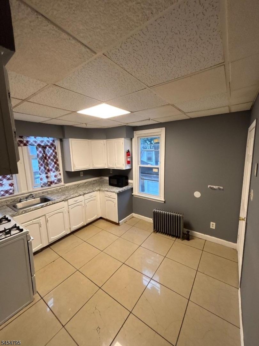 28 Leslie Pl 2 Property Photo 16