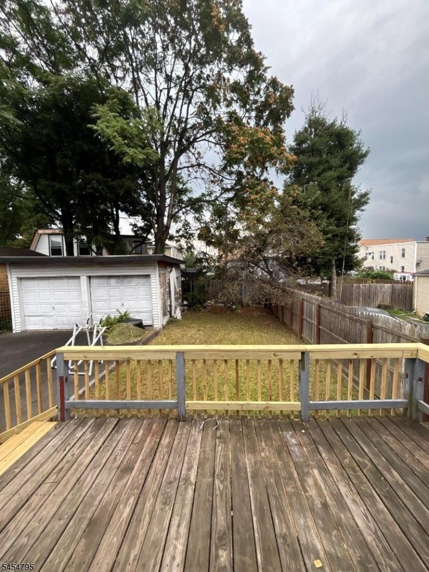 28 Leslie Pl 2 Property Photo 18