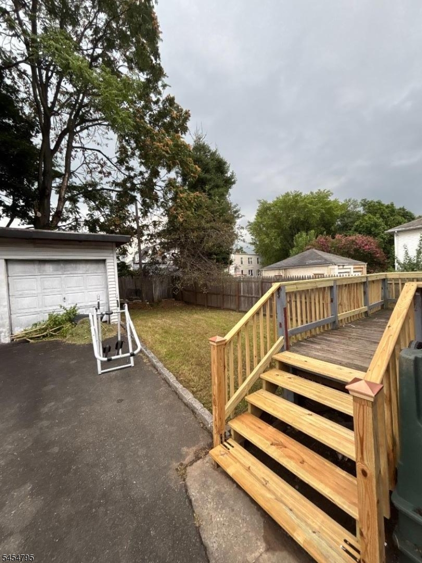28 Leslie Pl 2 Property Photo 19