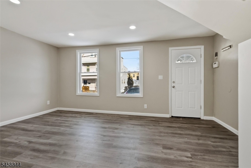 11 Tichenor Ter Property Photo 2
