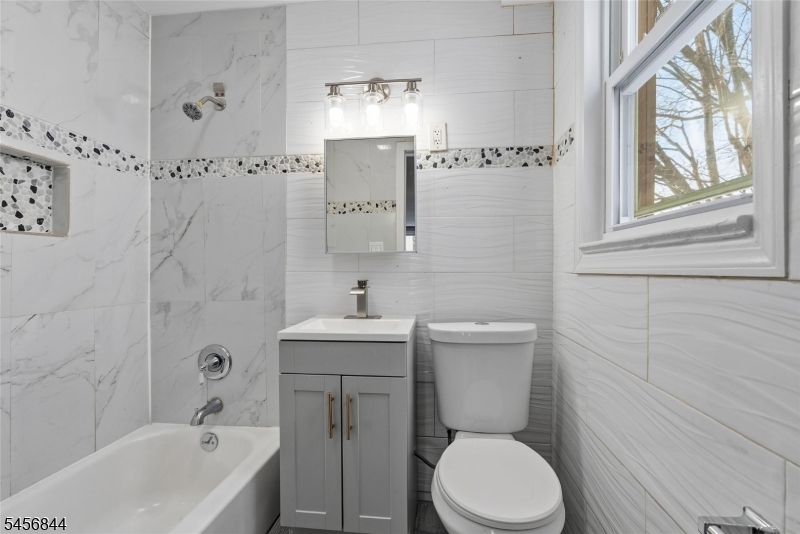 11 Tichenor Ter Property Photo 13
