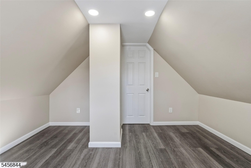 11 Tichenor Ter Property Photo 15