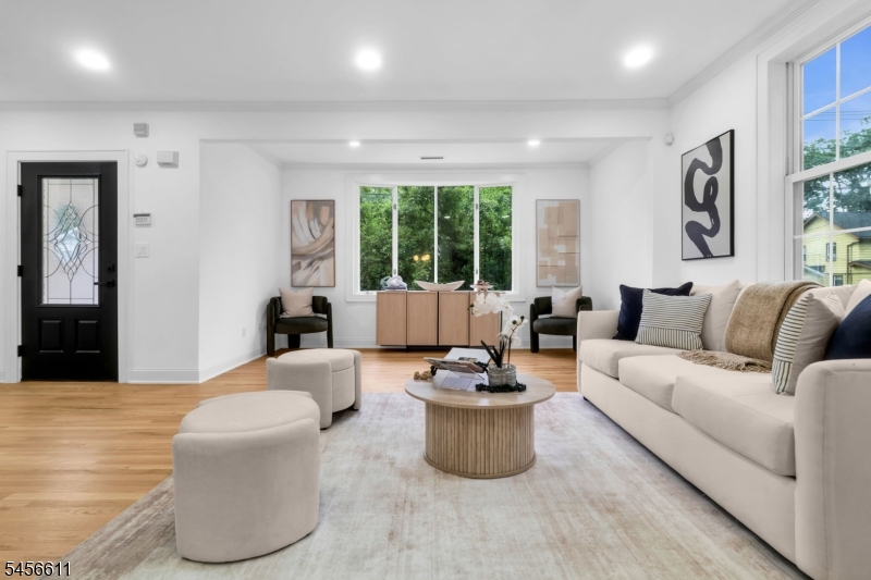 33 Wall St Property Photo 3