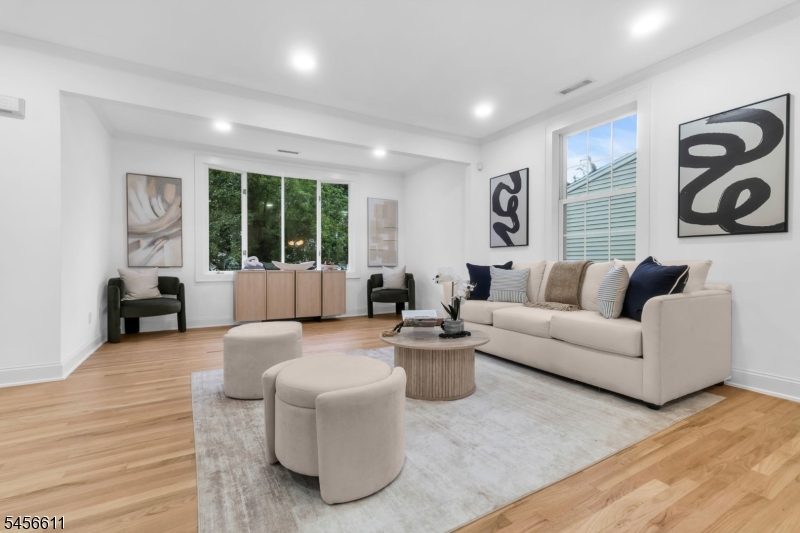 33 Wall St Property Photo 8