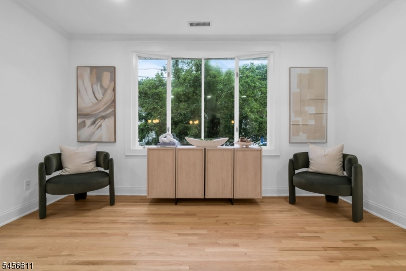 33 Wall St Property Photo 10