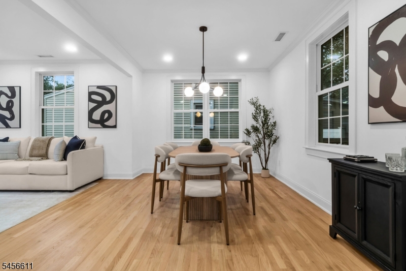 33 Wall St Property Photo 14