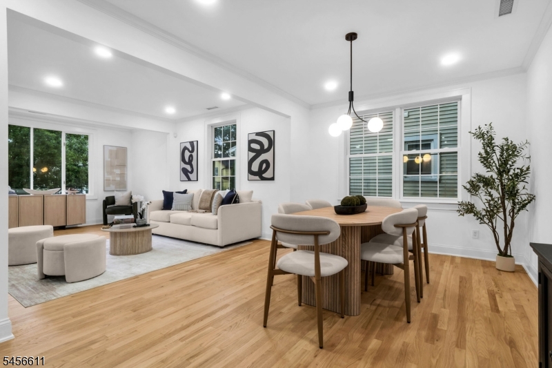 33 Wall St Property Photo 15