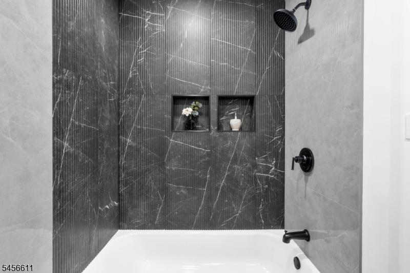 33 Wall St Property Photo 36