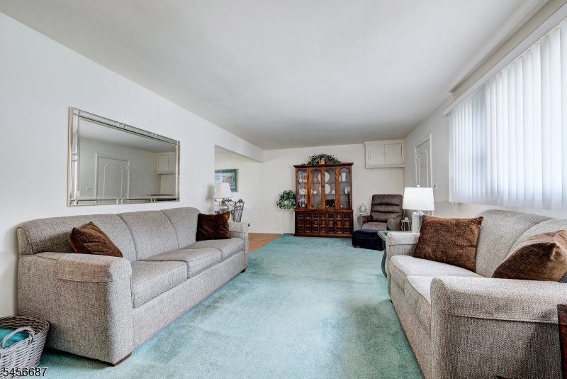 14 Holmes St Property Photo 3