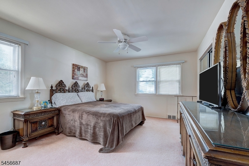 14 Holmes St Property Photo 9