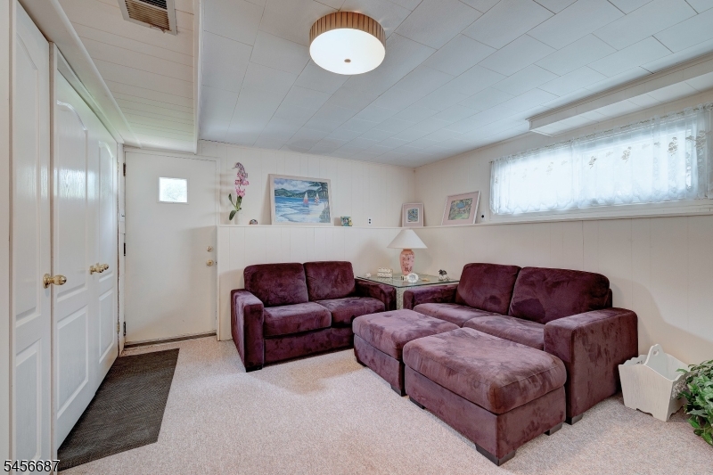 14 Holmes St Property Photo 14