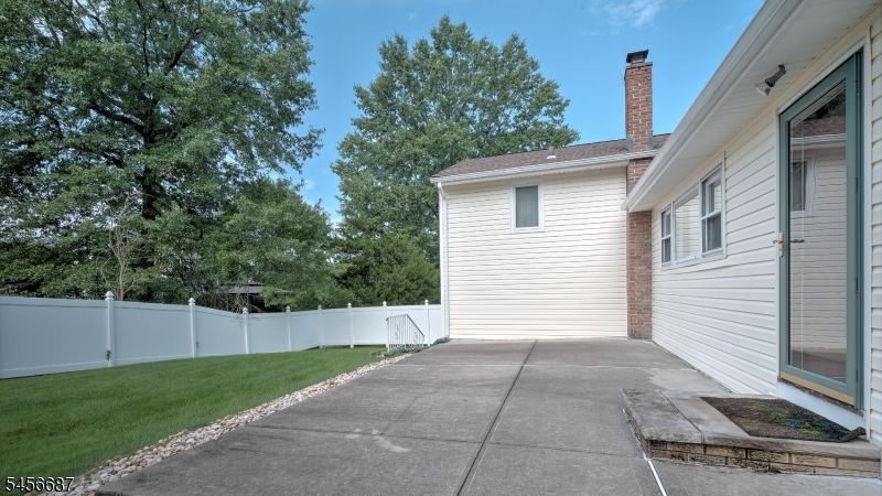 14 Holmes St Property Photo 16