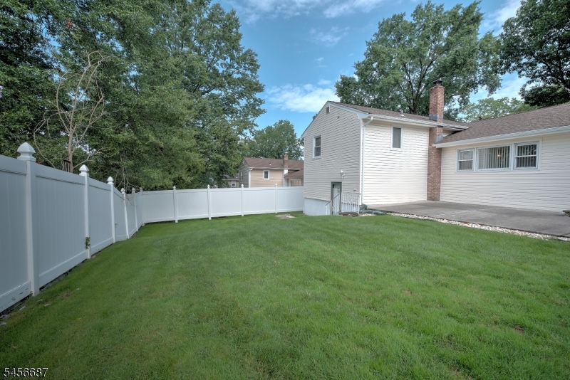 14 Holmes St Property Photo 17