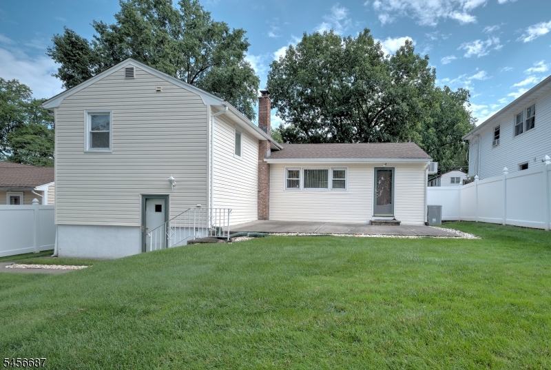 14 Holmes St Property Photo 18