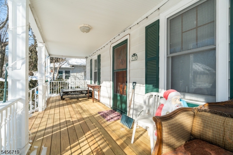 18 Elycroft Ave Property Photo 2