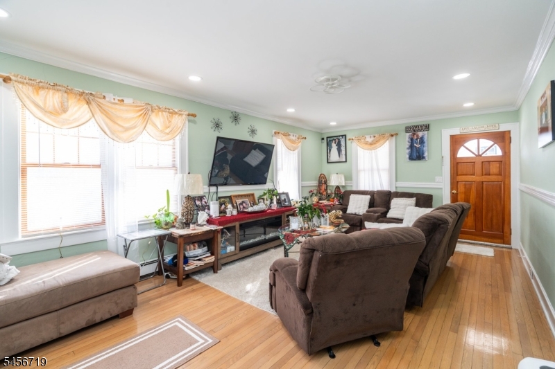 18 Elycroft Ave Property Photo 3