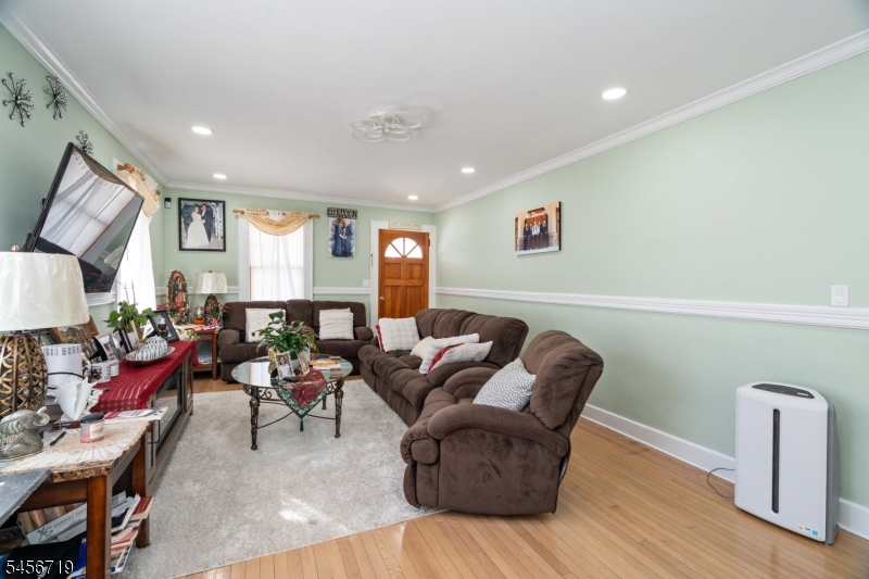 18 Elycroft Ave Property Photo 4