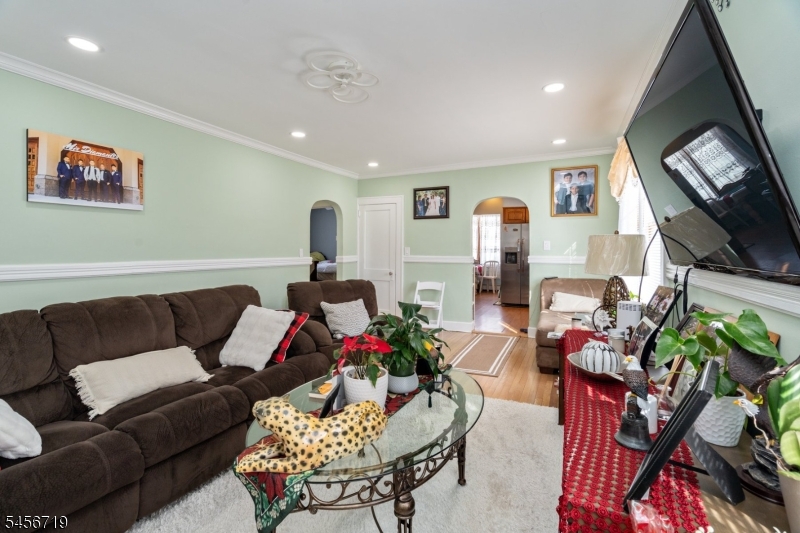 18 Elycroft Ave Property Photo 5