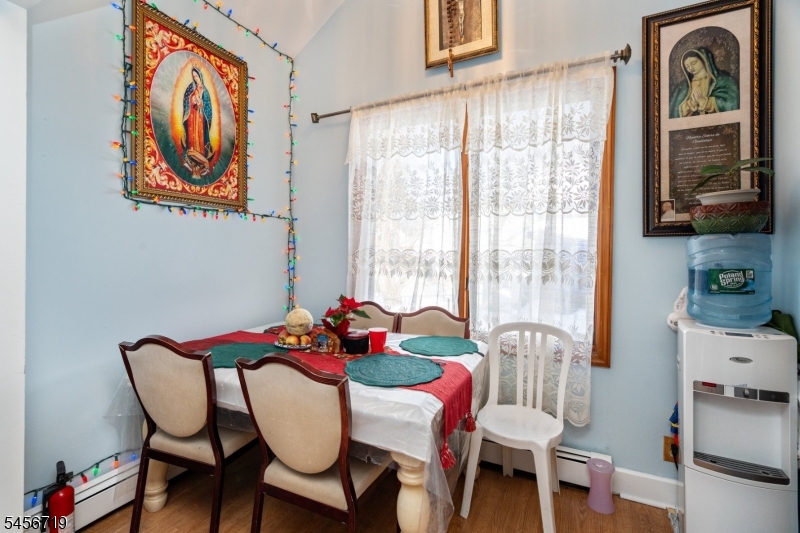 18 Elycroft Ave Property Photo 6