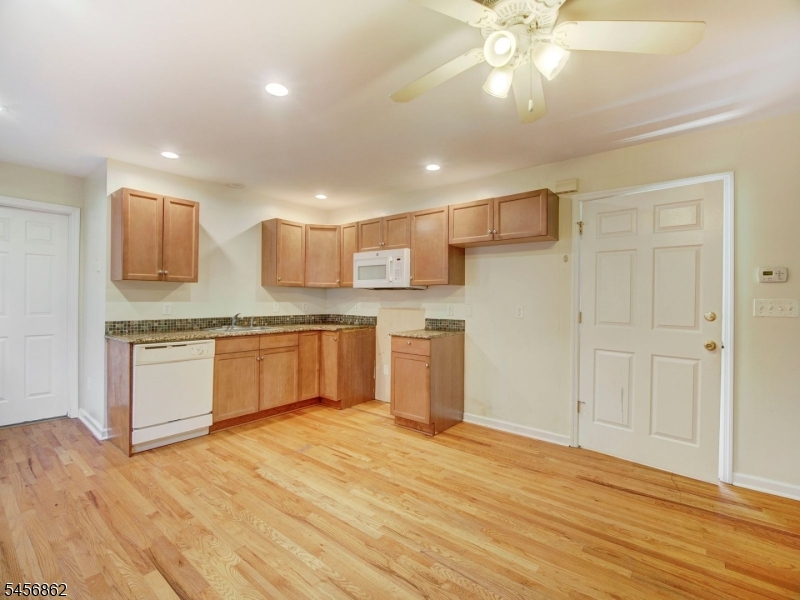 196 Lafayette Street Property Photo 4