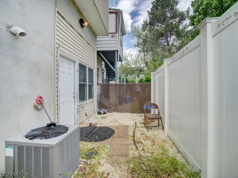 196 Lafayette Street Property Photo 11