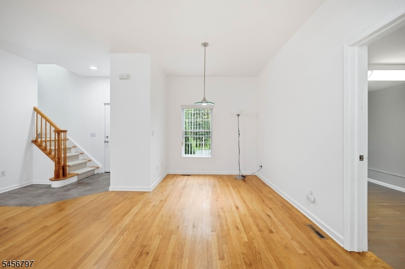 242 Hiawatha Blvd Property Photo 5