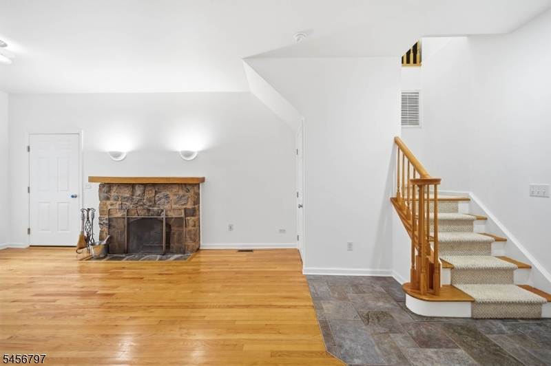 242 Hiawatha Blvd Property Photo 7