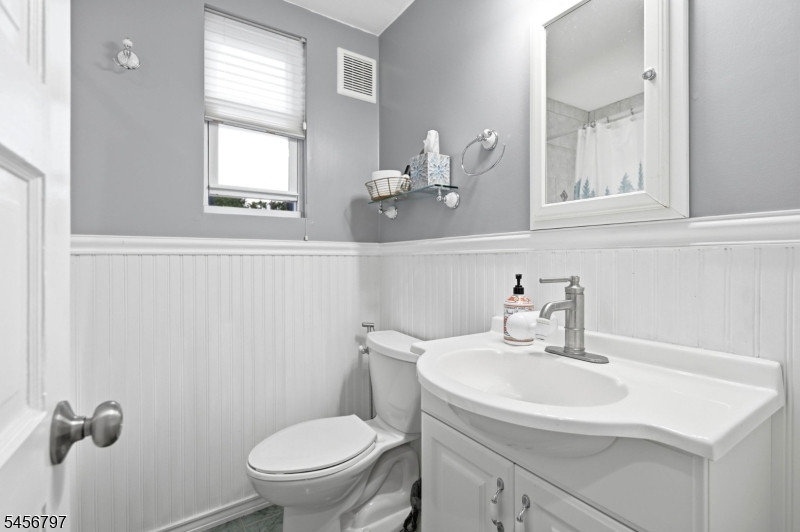 242 Hiawatha Blvd Property Photo 12