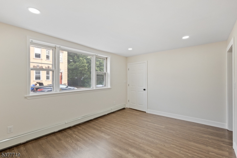86 Farnham Ave Property Photo 8