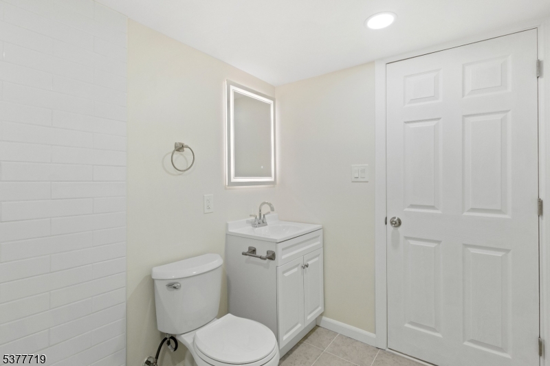 86 Farnham Ave Property Photo 14