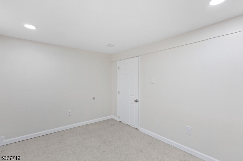 86 Farnham Ave Property Photo 18