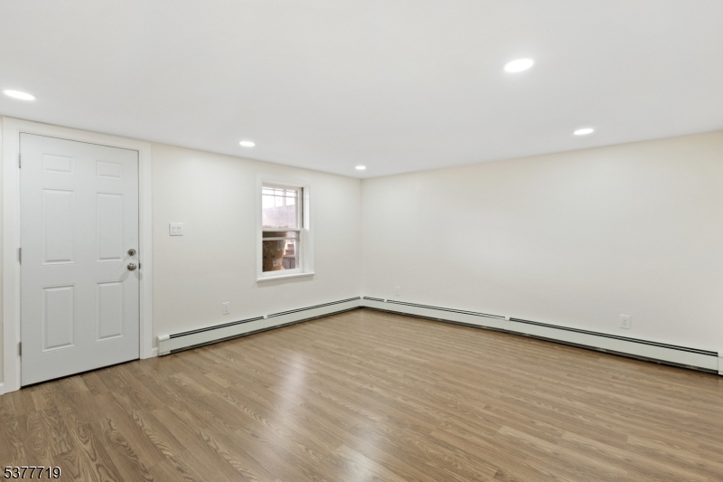 86 Farnham Ave Property Photo 19