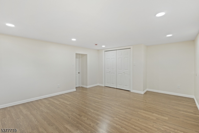 86 Farnham Ave Property Photo 20
