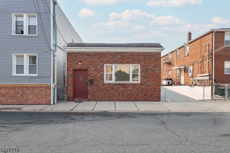 86 Farnham Ave Property Photo 22