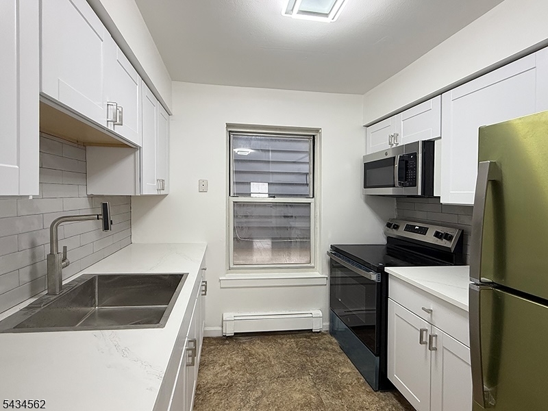 19 Van Rensselear St 2 Property Photo 3