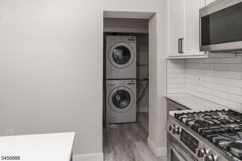 57 Glenridge Ave 2r Property Photo 3