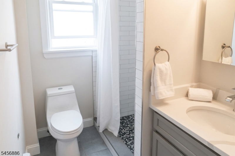 57 Glenridge Ave 2r Property Photo 6