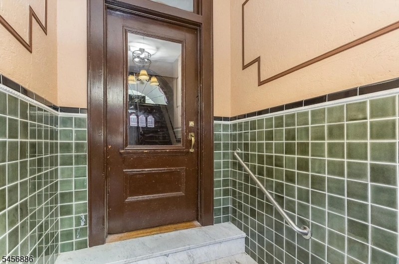 57 Glenridge Ave 2r Property Photo 7